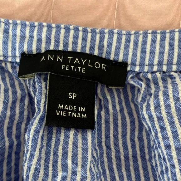 Cute bell sleeve seersucker split neck top blouse - Picture 5 of 7